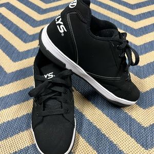 Heely’s - men’s 8 - run small